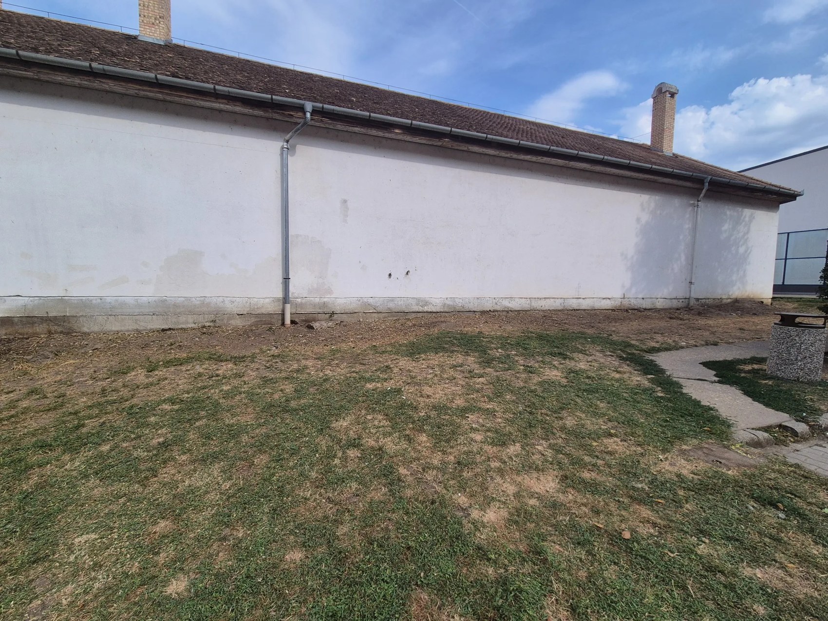 A Debrecen Pláza melletti megtisztított terület a munka után